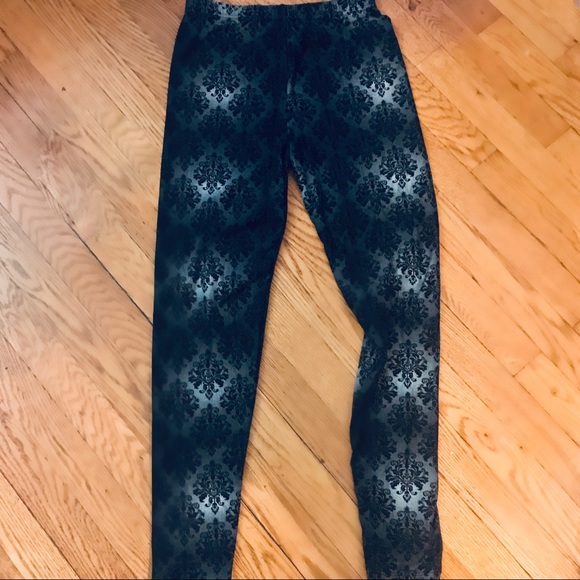 Pants - SALE 💎 3/$10 Paisley shadow-y black grey leggings